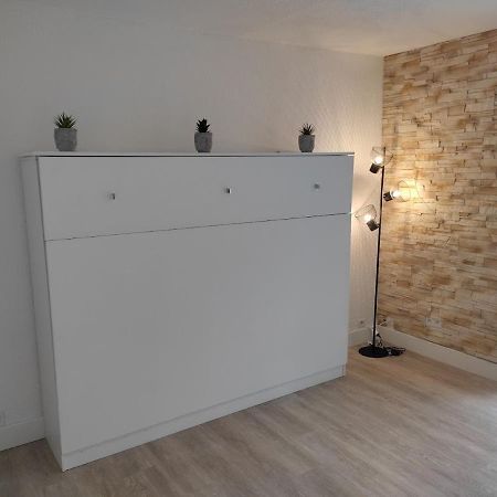 Charmant Studio Lumineux Avec Piscine Fréjus Dış mekan fotoğraf