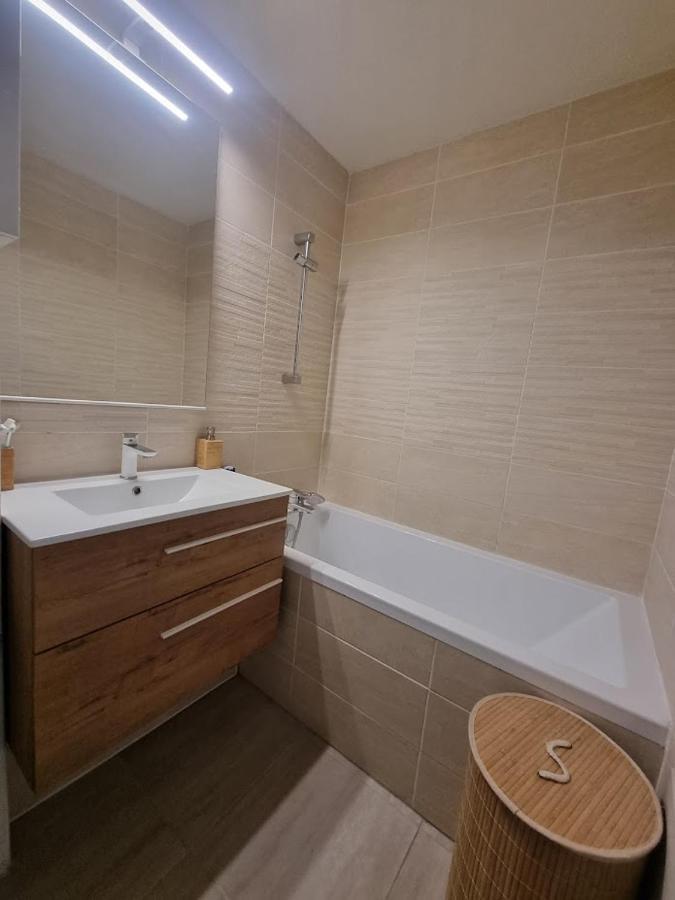Charmant Studio Lumineux Avec Piscine Fréjus Dış mekan fotoğraf