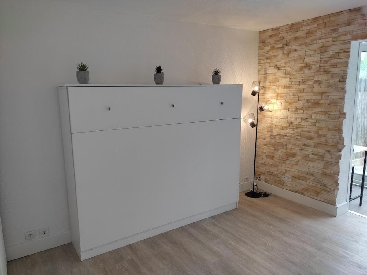 Charmant Studio Lumineux Avec Piscine Fréjus Dış mekan fotoğraf