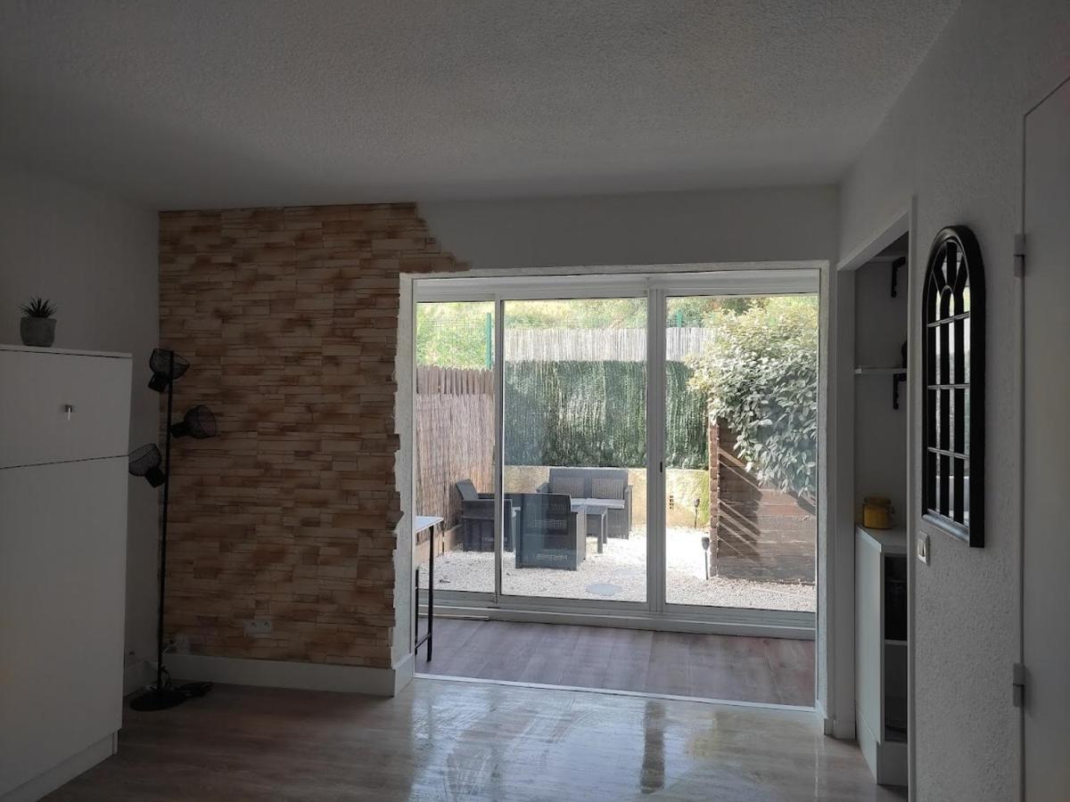 Charmant Studio Lumineux Avec Piscine Fréjus Dış mekan fotoğraf